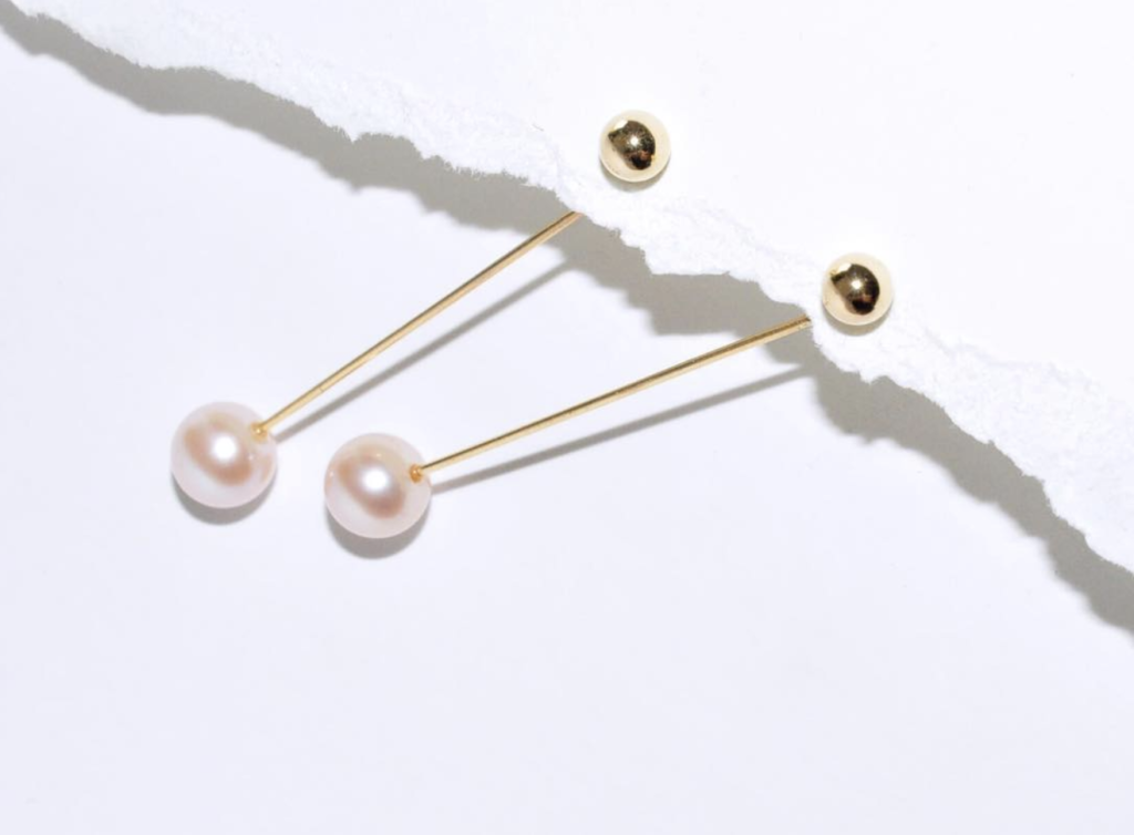 White/Space Pink Pearl Swingback Earrings