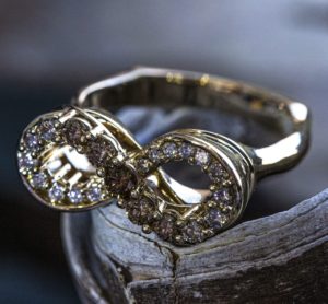 graduated diamonds custom jewelry design infinity ring